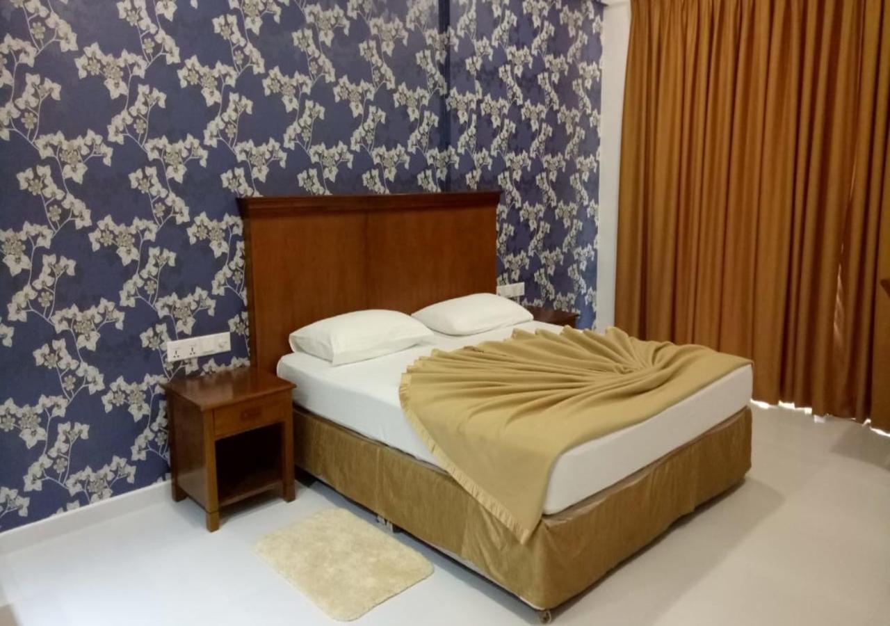 Garden Beach Hotel Kalutara Exterior photo