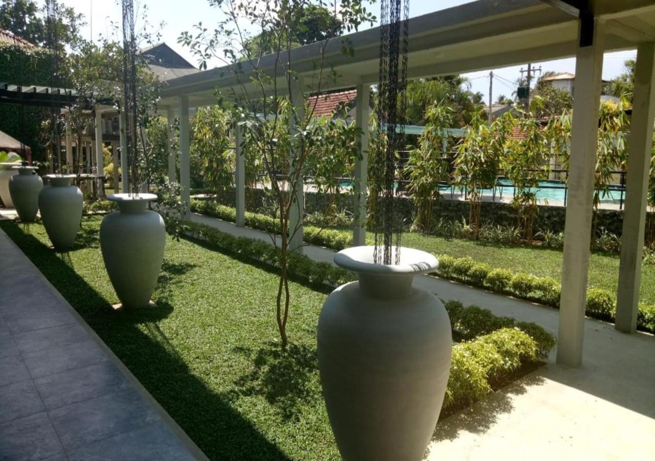 Garden Beach Hotel Kalutara Exterior photo