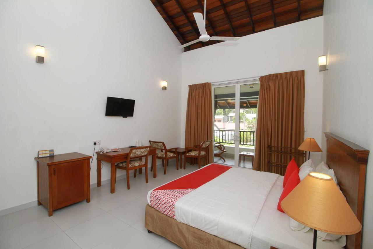 Garden Beach Hotel Kalutara Exterior photo